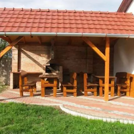 Alenka Alloggio in famiglia Štúrovo